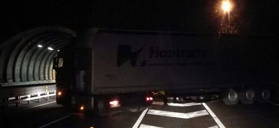 Tir in contromano, paura in tangenziale